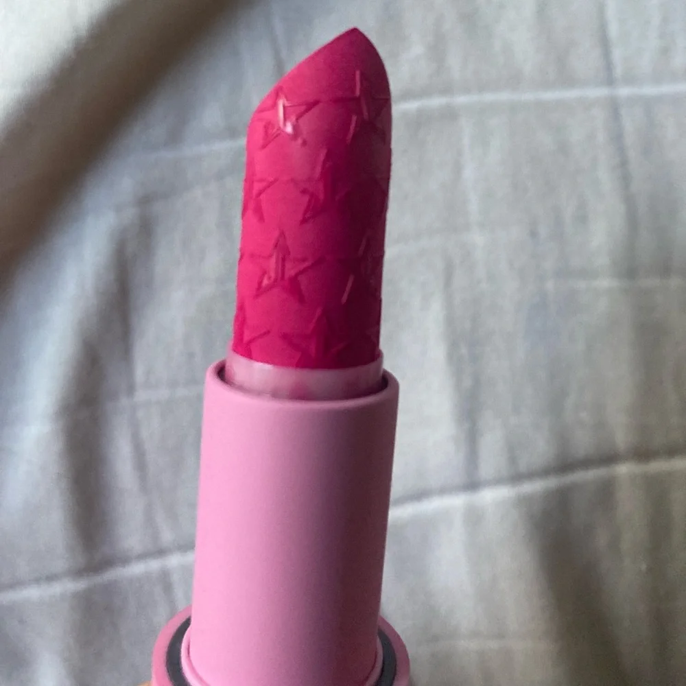 JEFFREE STAR Velvet Trap Lipstick - HOT COMMODITY